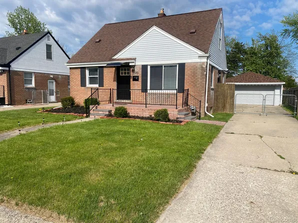 25110 Mackinac St, Roseville, MI 48066