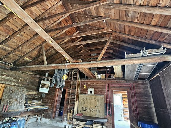 4th image of 8146 Pine St