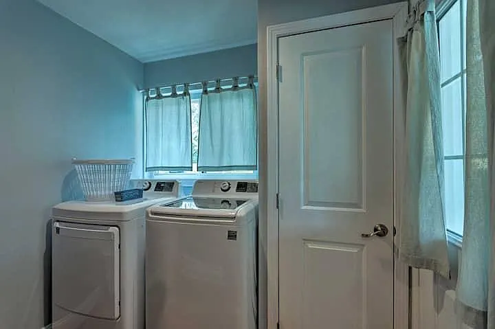 3241 Maplewood Dr — Photo 36