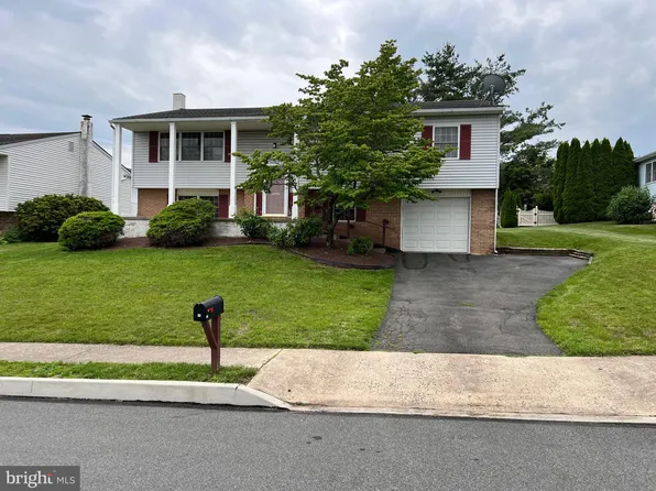 70 Eisenhower Dr, Boyertown, PA 19512