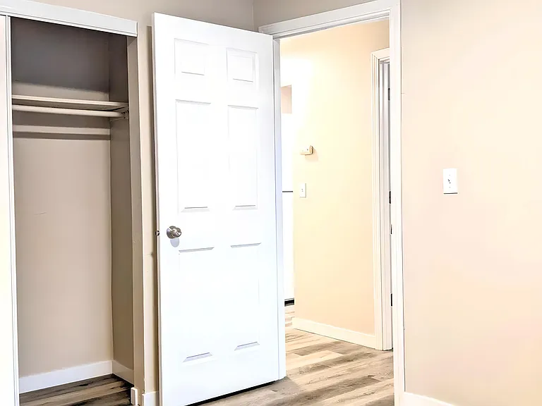 1067 Van Dyke St — Photo 10