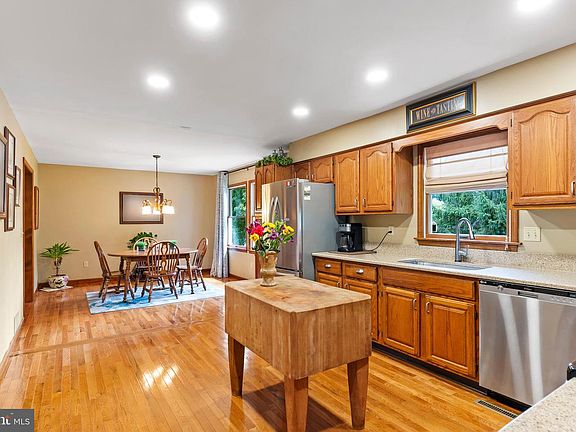 5th image of 3501 Raintree Ln