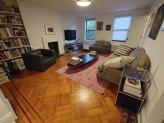 1st image of 120 Waverly Pl APT 4