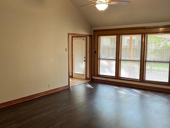3rd image of 1902 Clearwater Dr