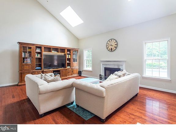 3rd image of 2703 Harvard Dr