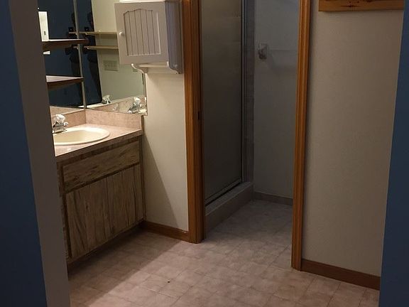 5th image of 5241 NE 29th St