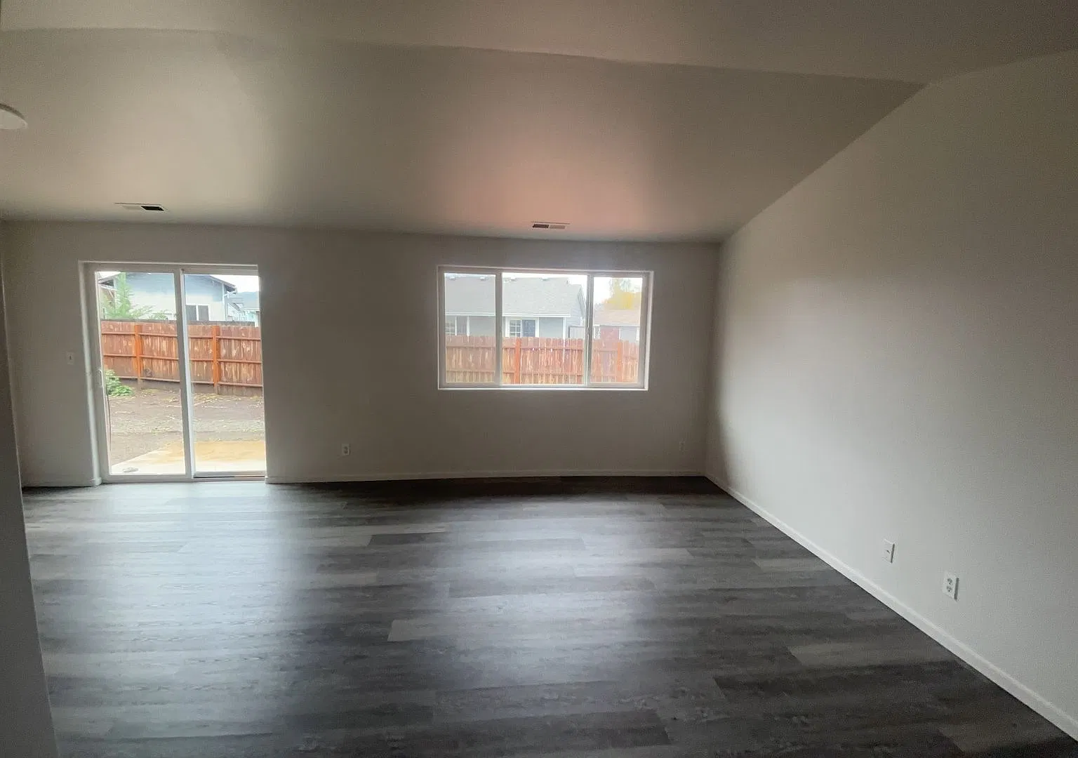 120 Shaffer Court 3 bed 2 bath with garage — Photo 2