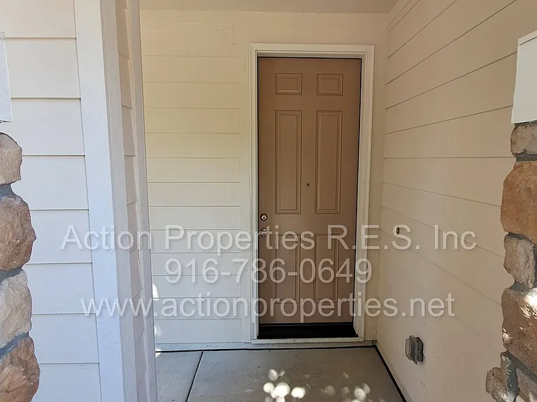 2136 Malibu Pl — Photo 21