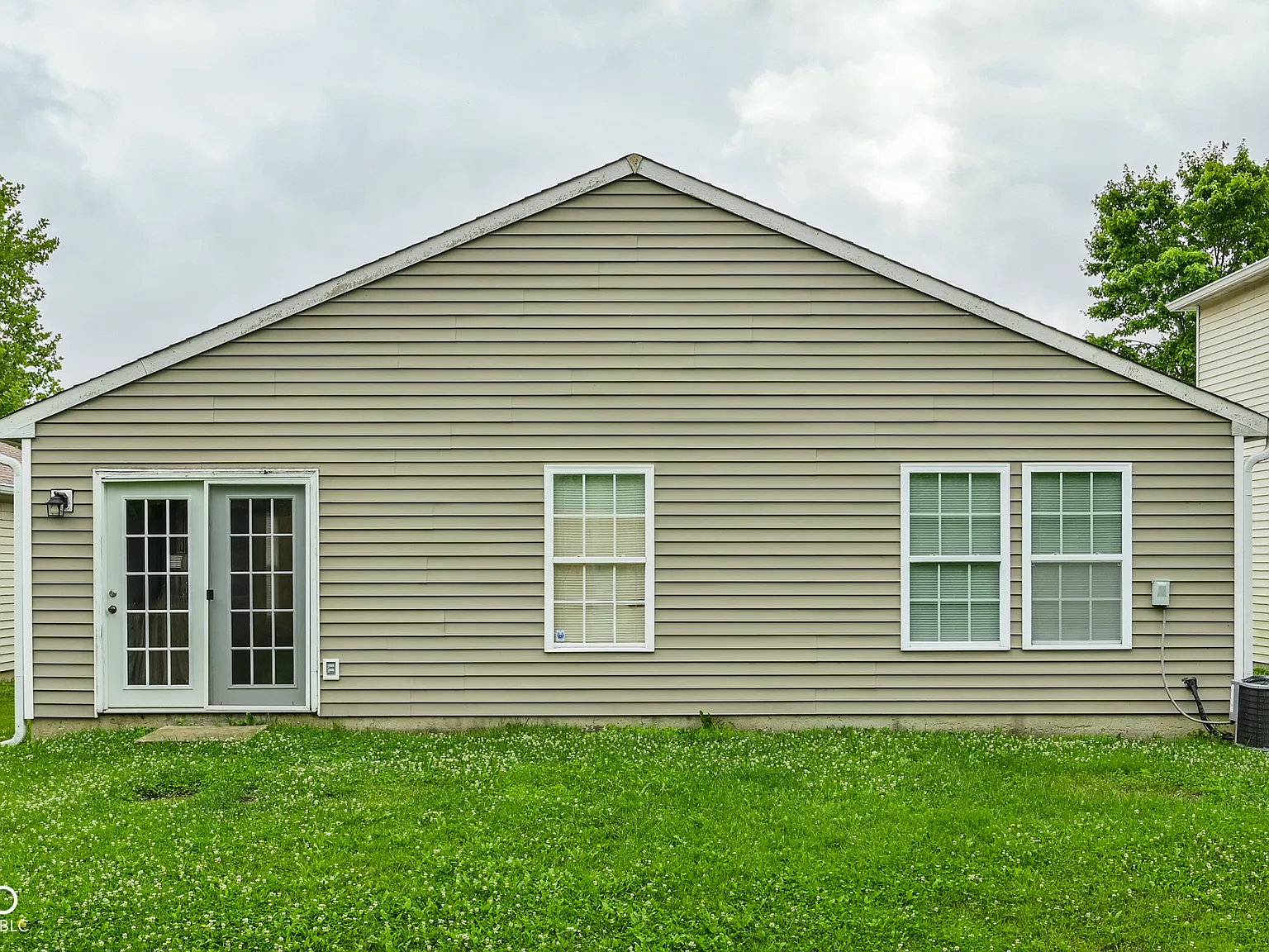 3 bed, 2.0 bath, 1264 sqft, $1,600 — Photo 2