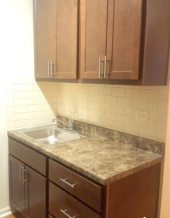 2nd image of 4033 N Kenmore Ave #210