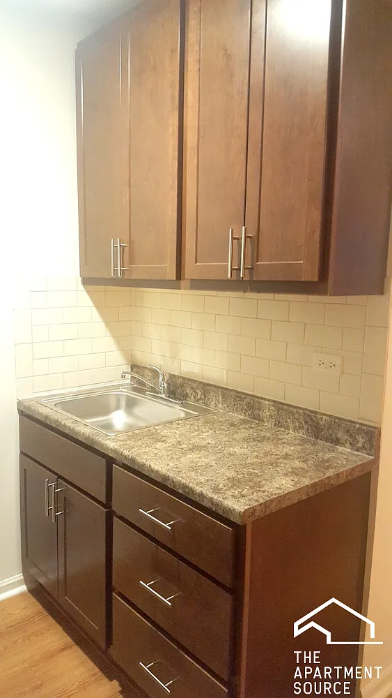 Building Photo - 4033 N Kenmore Ave #210