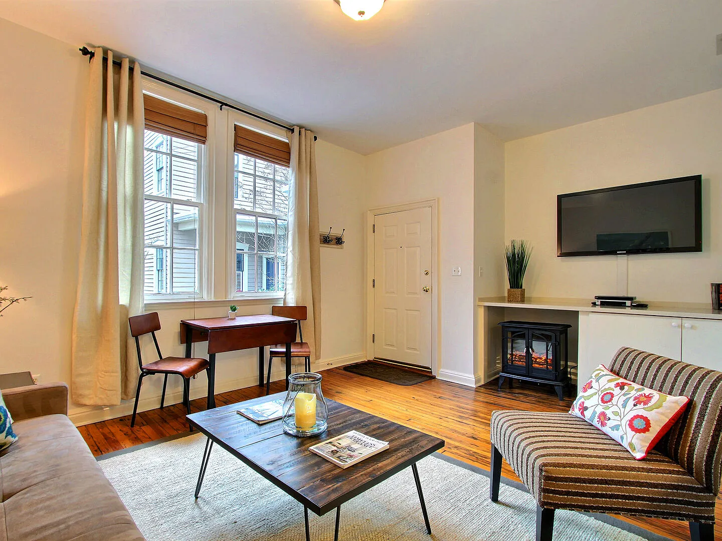 2 bed, 700 sqft, $3,200 — Photo 4