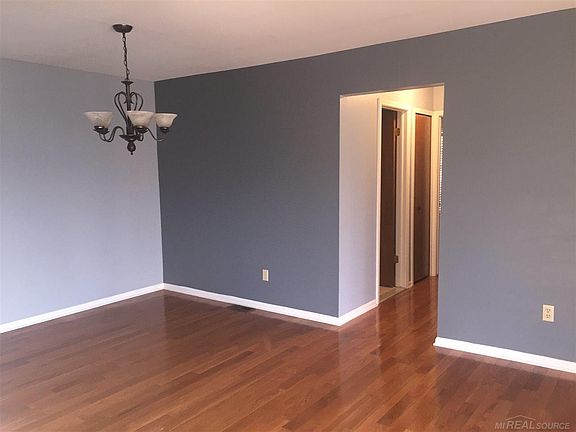 4th image of 15007 Victoria Ct