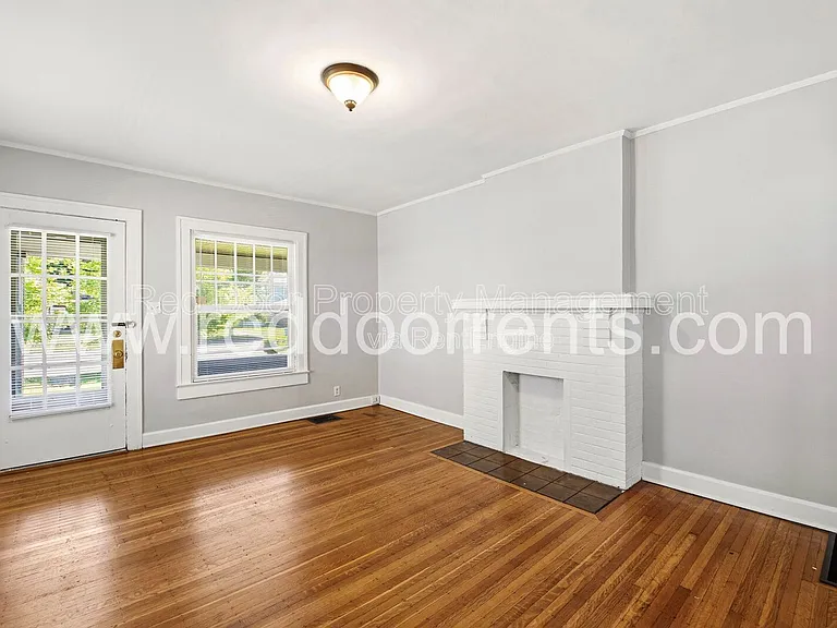 4704 N College Ave — Photo 9
