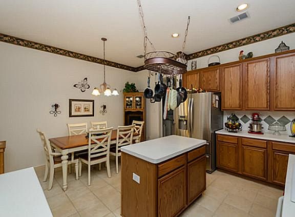 3rd image of 3105 Waterton Cir