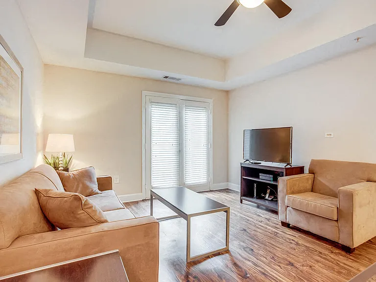 Tall 9' tray ceilings with large windows!