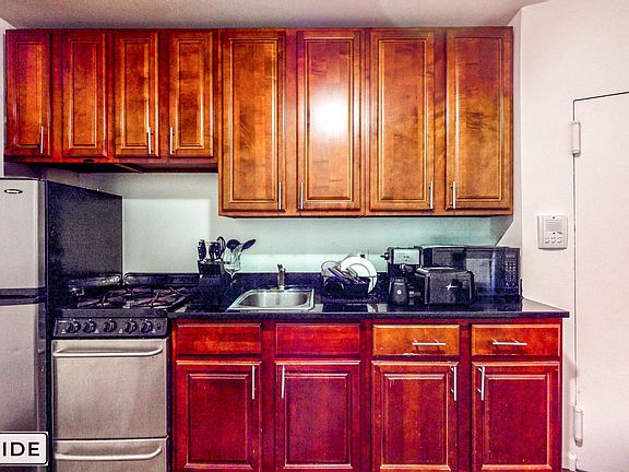 4th image of 309 E 61st St APT 20