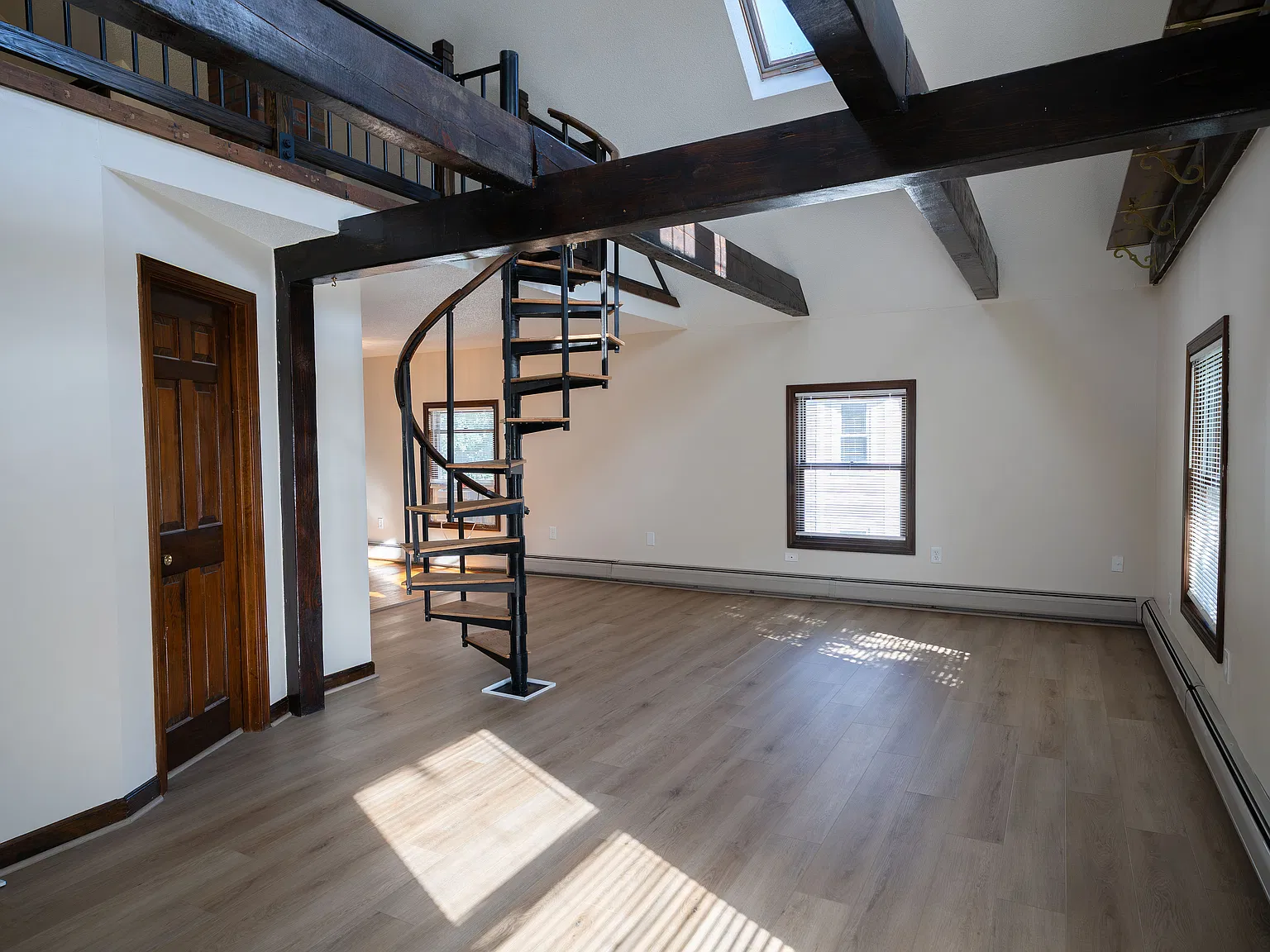 2 bed, 1076 sqft, $2,000 — Photo 2