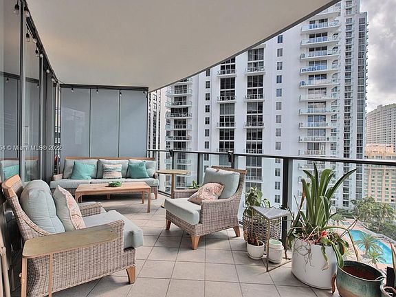 3rd image of 1000 Brickell Plz #2302