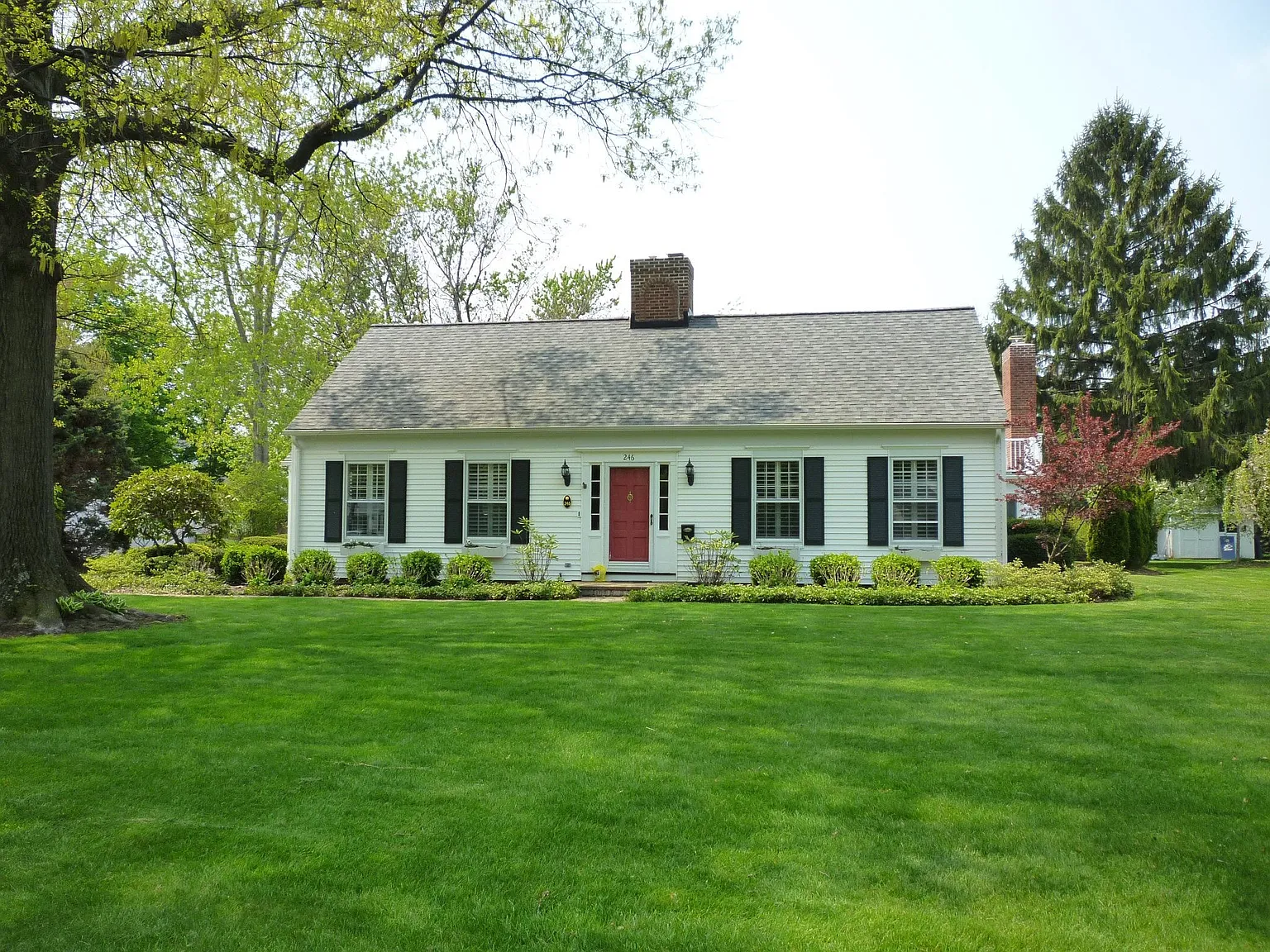 246 Plymouth Dr photo 1