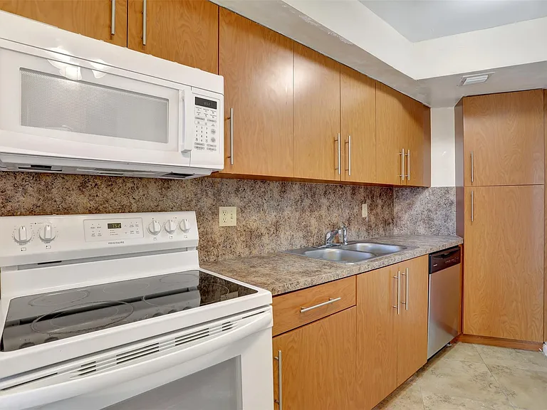 6921 Environ Blvd #6O — Photo 10