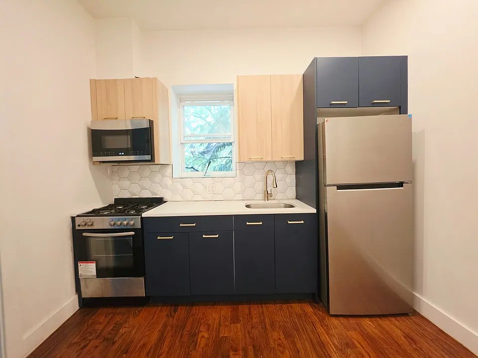 48 Bergen Ave #2B