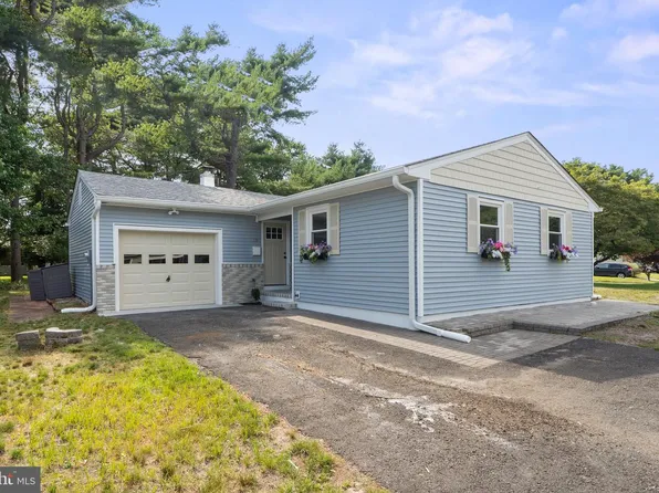 15 Brian Ct, Toms River, NJ 08757