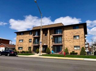 6348 Washington St APT 3D, Chicago Ridge, IL 60415