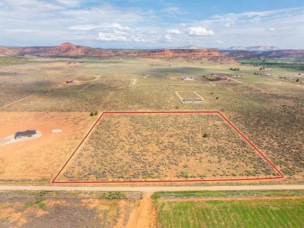 4 E Silver Spurr Trl, Kanab, UT 84741