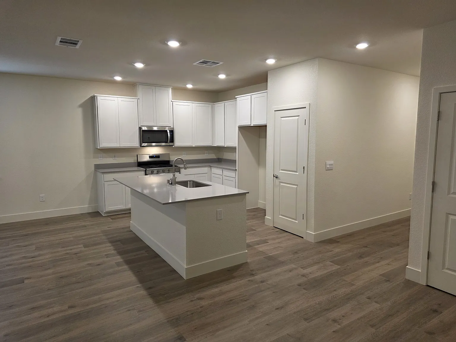 5 bed, 1846 sqft, $3,000 — Photo 4