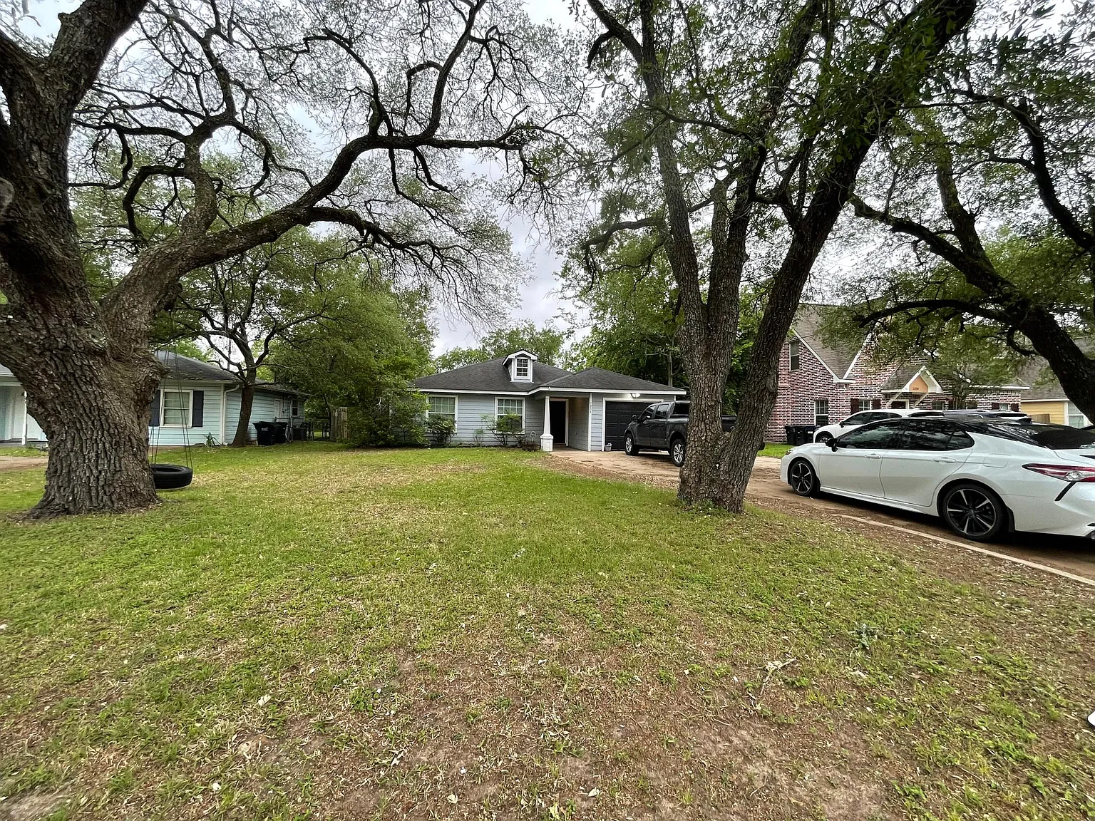 4 bed, 1974 sqft, $3,500 — Photo 1
