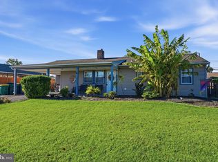 11 Fireside Ln, Levittown, PA 19055