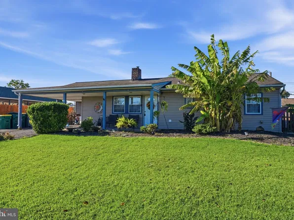 11 Fireside Ln, Levittown, PA 19055
