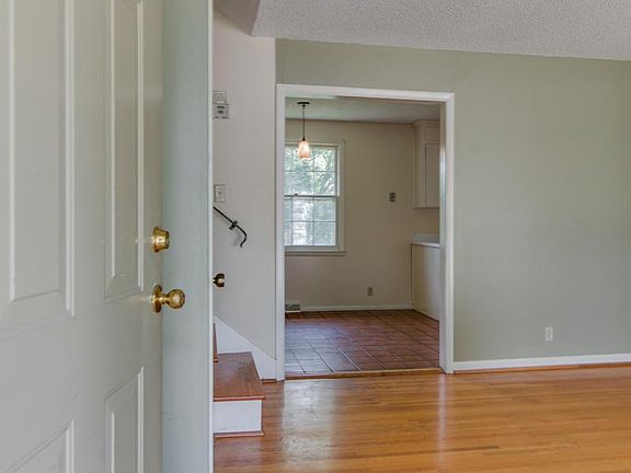 3rd image of 2637 Mesa Dr