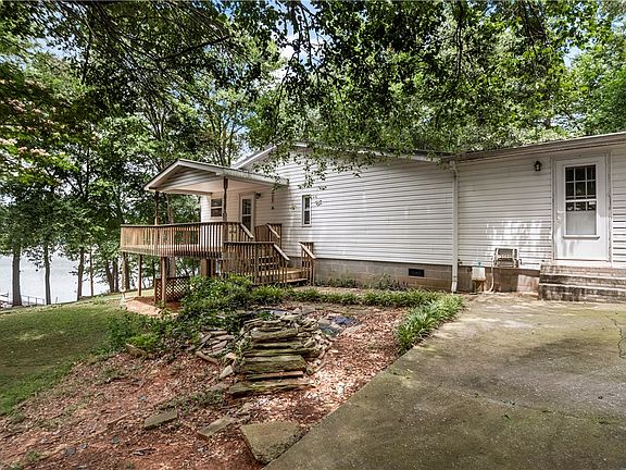 5th image of 114 Beaver Ln