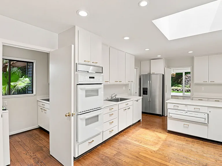 820 Eucalyptus Ave — Photo 20