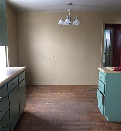 3rd image of 804 E 3rd St