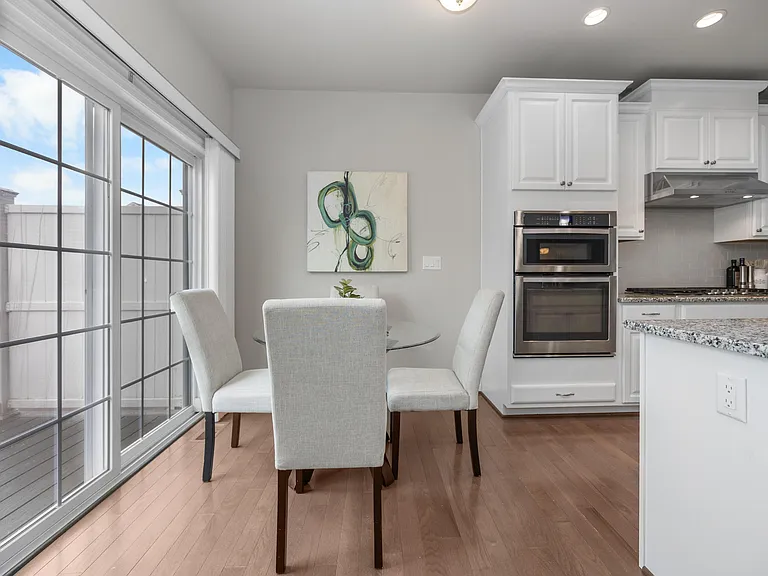 2794 Ashcombe Dr — Photo 16