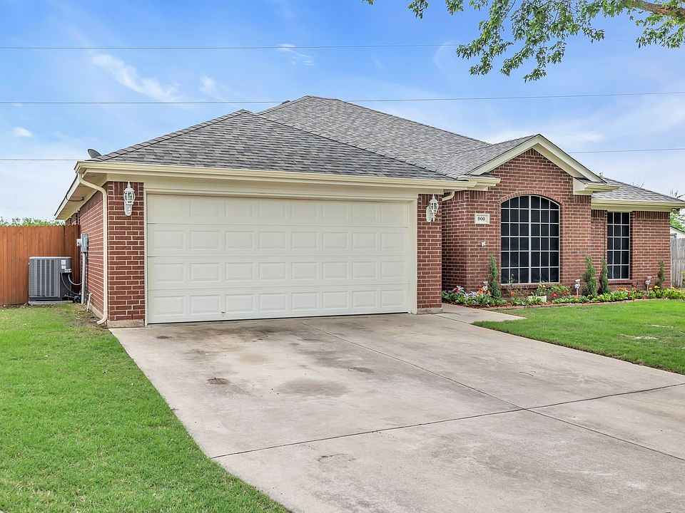 1st image of 900 White Clover Ct