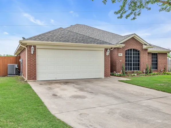 900 White Clover Ct, Burleson, TX 76028