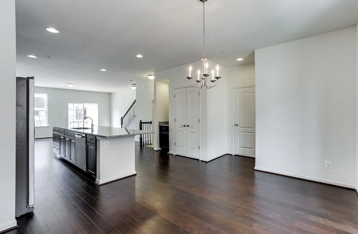 3 bed, 2200 sqft, $3,395 — Photo 3