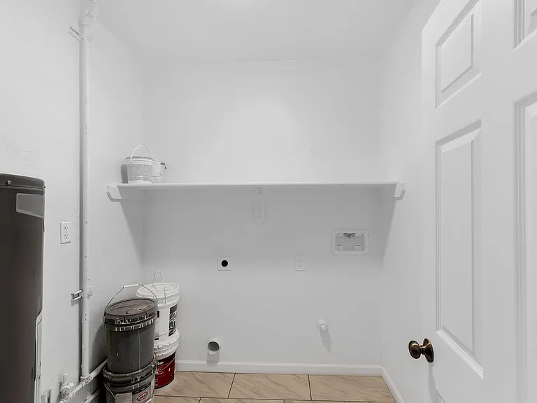 2217 E Silver St — Photo 12
