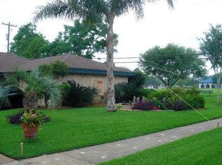526 Misty Lake Dr, Seabrook, TX 77586