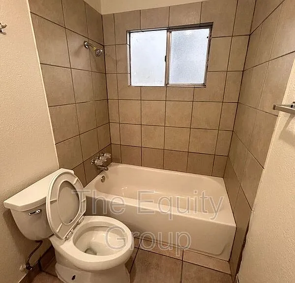331 E Elm St #6 — Photo 11