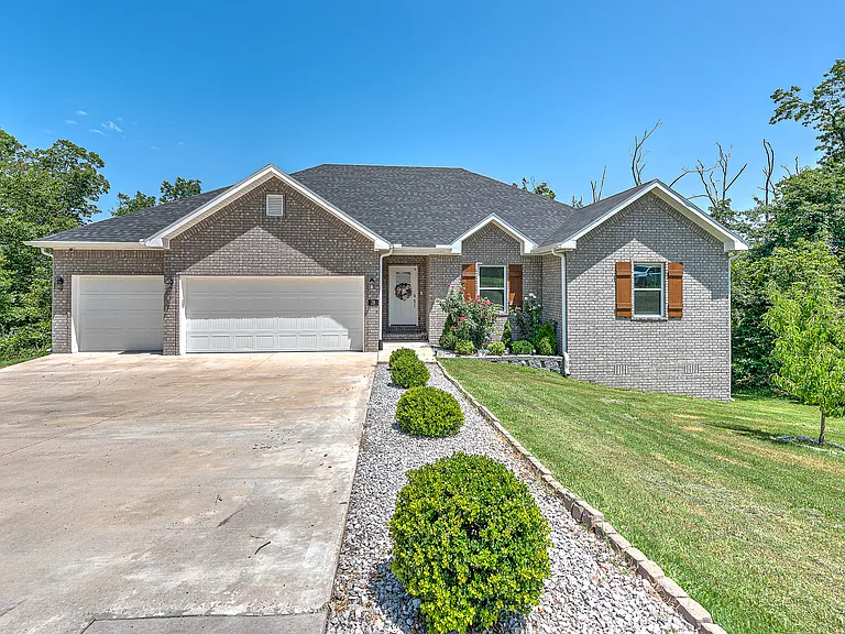 28 Copinsay Dr — Photo 1