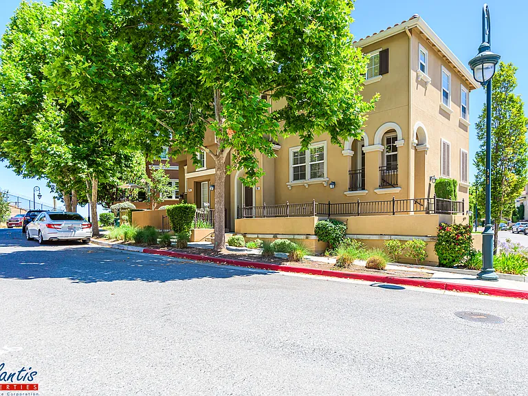 789 Batista Dr — Photo 1