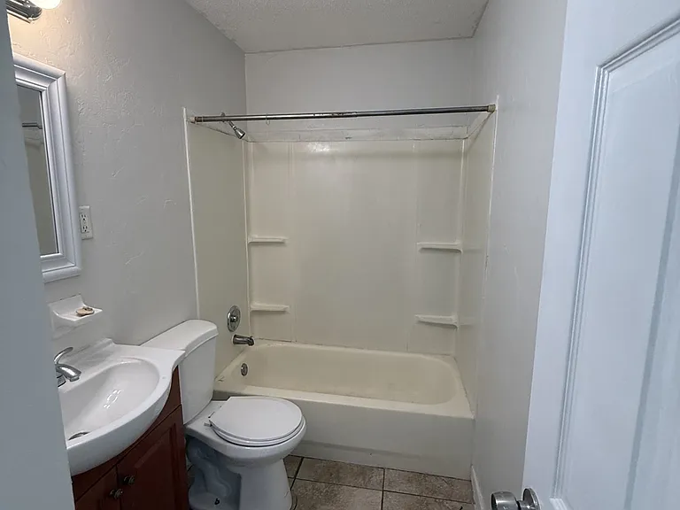 408 SE 7th Ter #8 — Photo 7