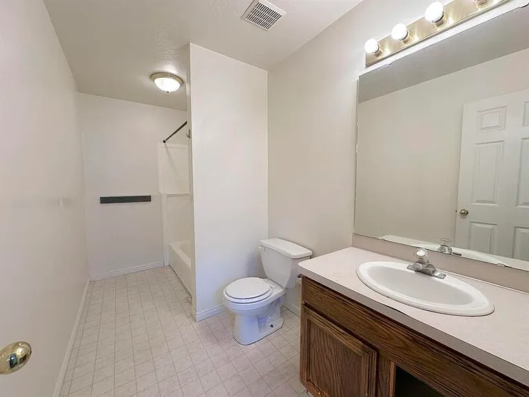 327 N 270 W — Photo 19