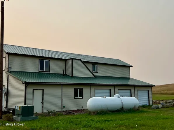 8791 25th St SW, Richardton, ND 58652