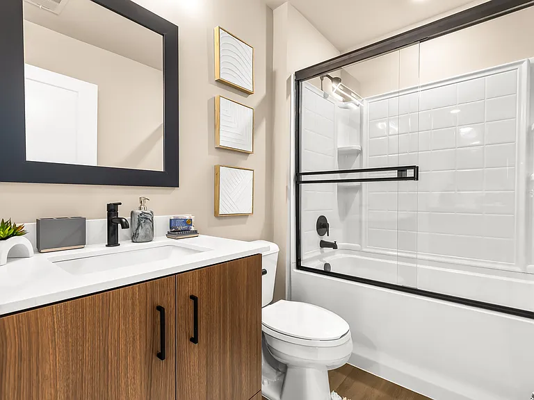 Sterling Center Apartments — Photo 21